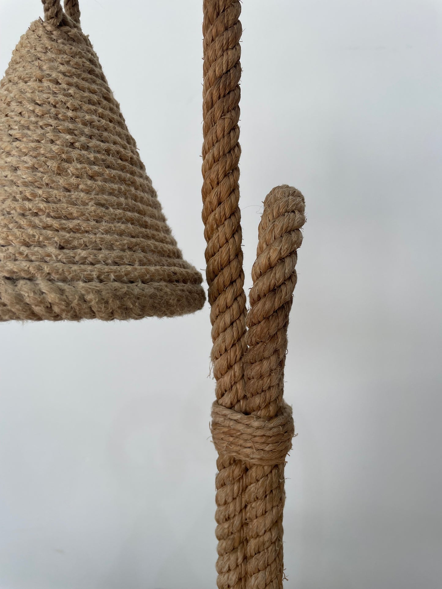 Lampe en corde tressée – Audoux & Minet