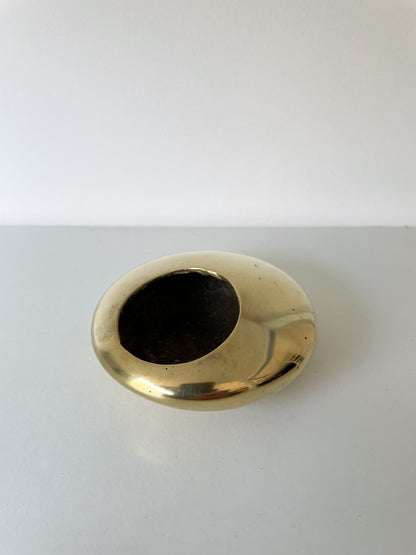 Cendrier "orb" en laiton par Roger Tallon